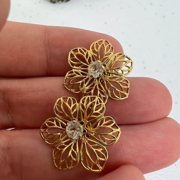 Flower‎ Earrings Stud Gold Tone Rhinestone Filigree Statement 3D Removable - Picture 2 of 6